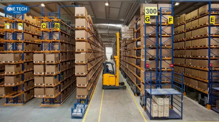 Xe nâng cho kệ Narrow Aisle Tuyên Quang Xe nâng reach truck vận hành trong hệ kệ Narrow Aisle Tuyên Quang